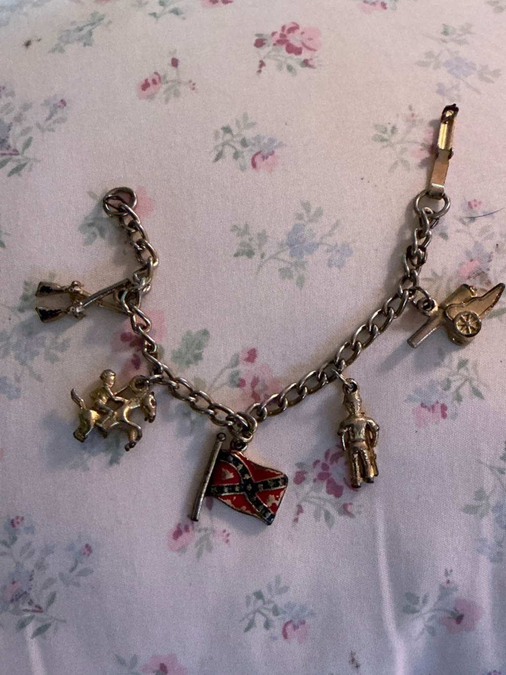 Vintage Silver-Tone Southern Heritage Charm Bracelet with Red Enamel Flag